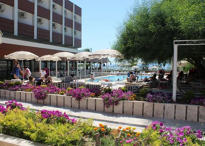 Wa Farm & Hotel